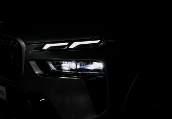 Подержанный автомобиль BMW X7 2024 года (35 фото)