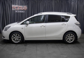 Подержанный автомобиль Toyota Verso 2012 года (8 фото)