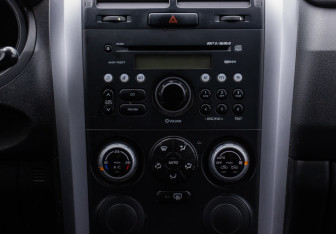 Подержанный автомобиль Suzuki Grand Vitara 2007 года (14 фото)