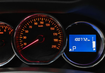 Подержанный автомобиль Nissan Terrano 2016 года (16 фото)