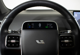 Подержанный автомобиль LiXiang L6 2024 года (15 фото)