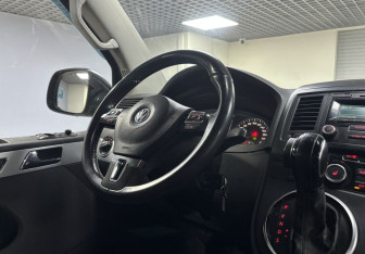 Подержанный автомобиль Volkswagen Multivan 2013 года (26 фото)