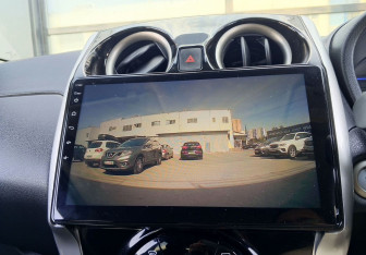 Подержанный автомобиль Nissan Note 2018 года (10 фото)