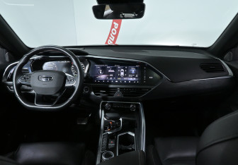 Подержанный автомобиль Geely Tugella 2023 года (8 фото)