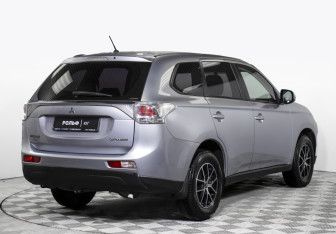 Подержанный автомобиль Mitsubishi Outlander 2013 года (5 фото)