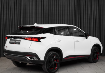 Подержанный автомобиль Omoda C5 2023 года (4 фото)