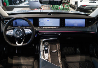 Подержанный автомобиль Voyah Free 2022 года (13 фото)