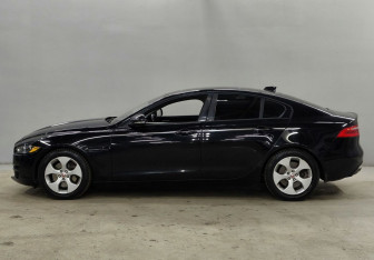 Подержанный автомобиль Jaguar XE 2018 года (8 фото)