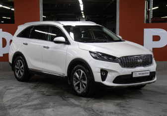 Подержанный автомобиль Kia Sorento 2018 года (3 фото)