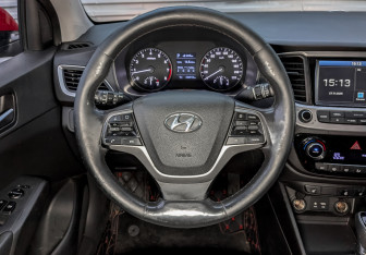 Подержанный автомобиль Hyundai Solaris Sedan 2017 года (21 фото)