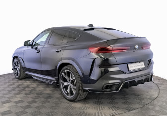 Подержанный автомобиль BMW X6 2021 года (7 фото)
