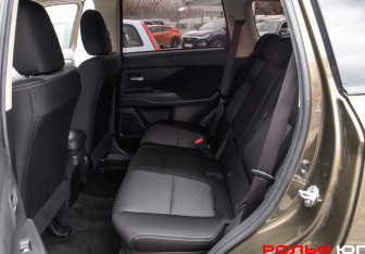 Подержанный автомобиль Mitsubishi Outlander 2018 года (8 фото)