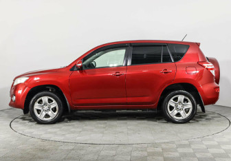 Подержанный автомобиль Toyota RAV4 2010 года (3 фото)