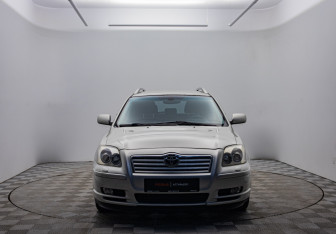 Подержанный автомобиль Toyota Avensis Wagon 2006 года (2 фото)