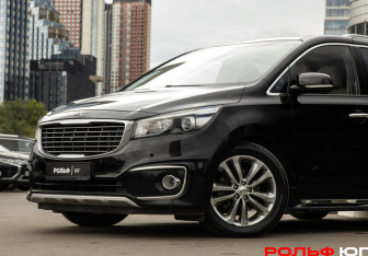 Подержанный автомобиль Kia Carnival 2017 года (26 фото)