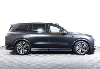 Подержанный автомобиль LiXiang L9 2023 года (4 фото)