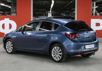 Подержанный автомобиль Opel Astra Hatchback 2013 года (7 фото)