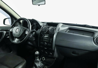 Подержанный автомобиль Renault Duster 2015 года (7 фото)
