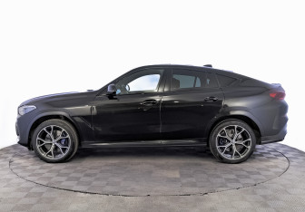 Подержанный автомобиль BMW X6 2020 года (8 фото)