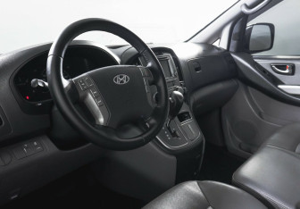 Подержанный автомобиль Hyundai Grand Starex 2013 года (11 фото)