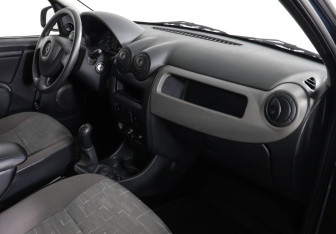 Подержанный автомобиль Renault Logan Sedan 2012 года (10 фото)