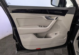 Подержанный автомобиль Volkswagen Touareg 2018 года (19 фото)