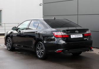 Подержанный автомобиль Toyota Camry Sedan 2017 года (7 фото)