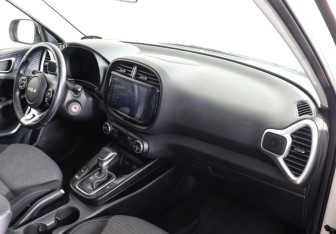Подержанный автомобиль Kia Soul 2022 года (10 фото)