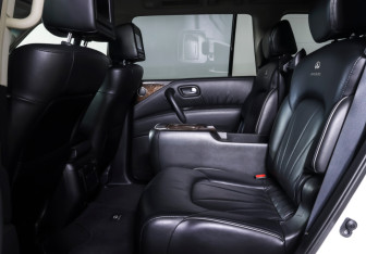Подержанный автомобиль Infiniti QX80 2014 года (12 фото)