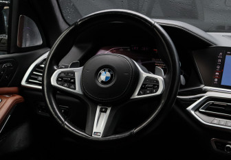 Подержанный автомобиль BMW X7 2020 года (20 фото)