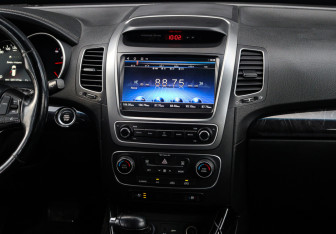 Подержанный автомобиль Kia Sorento 2015 года (13 фото)