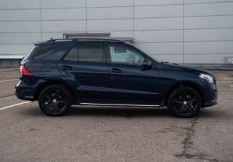 Подержанный автомобиль Mercedes-Benz GLE 2016 года (4 фото)
