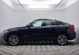 Подержанный автомобиль BMW X6 2018 года (2 фото)
