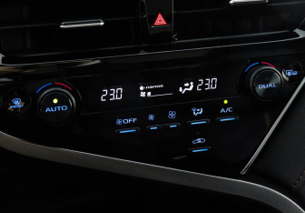 Подержанный автомобиль Toyota Camry Sedan 2023 года (14 фото)