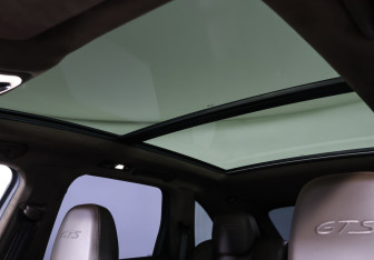 Подержанный автомобиль Porsche Cayenne 2015 года (20 фото)