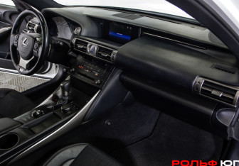 Подержанный автомобиль Lexus IS Sedan 2015 года (7 фото)