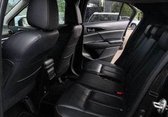 Подержанный автомобиль Mitsubishi Eclipse Cross 2018 года (8 фото)