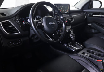 Подержанный автомобиль Kia Seltos 2020 года (14 фото)