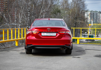 Подержанный автомобиль Toyota Camry Sedan 2021 года (3 фото)
