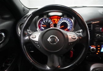 Подержанный автомобиль Nissan Juke 2011 года (12 фото)