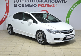Подержанный автомобиль Honda Civic Sedan 2011 года (3 фото)