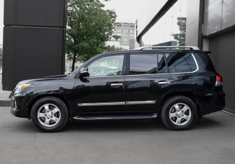 Подержанный автомобиль Lexus LX 2012 года (8 фото)