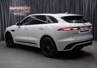 Подержанный автомобиль Jaguar F-Pace 2021 года (7 фото)