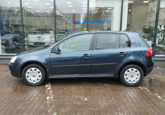 Подержанный автомобиль Volkswagen Golf Hatchback 2007 года (5 фото)