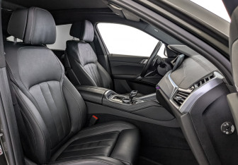 Подержанный автомобиль BMW X6 2020 года (23 фото)