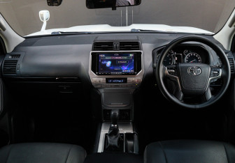 Подержанный автомобиль Toyota Land Cruiser Prado 2018 года (9 фото)