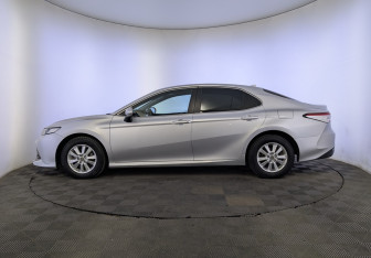 Подержанный автомобиль Toyota Camry Sedan 2019 года (8 фото)