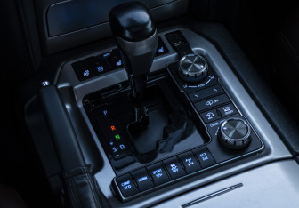 Подержанный автомобиль Toyota Land Cruiser Suv 2016 года (22 фото)