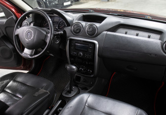 Подержанный автомобиль Renault Duster 2012 года (11 фото)