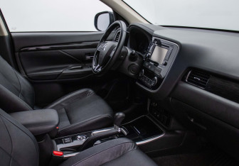 Подержанный автомобиль Mitsubishi Outlander 2017 года (9 фото)